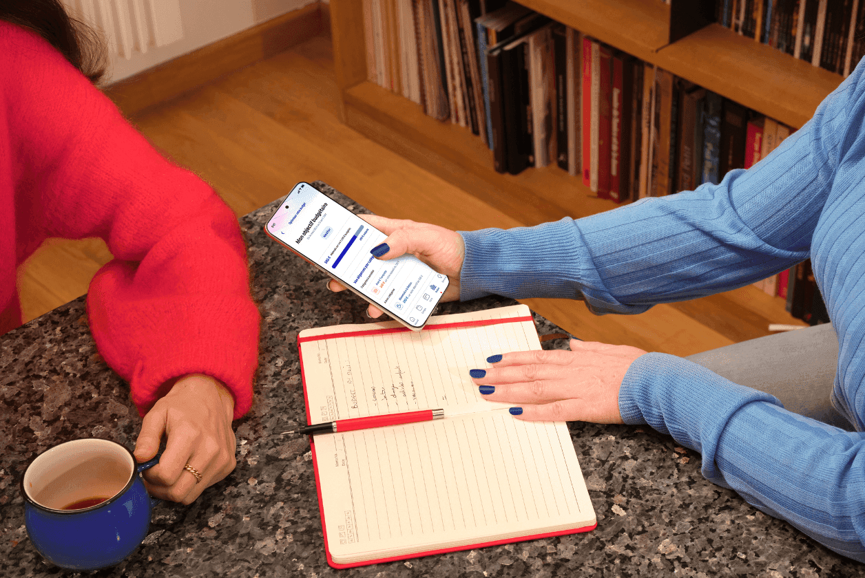 Personnes en train de faire leur gestion budgétaire