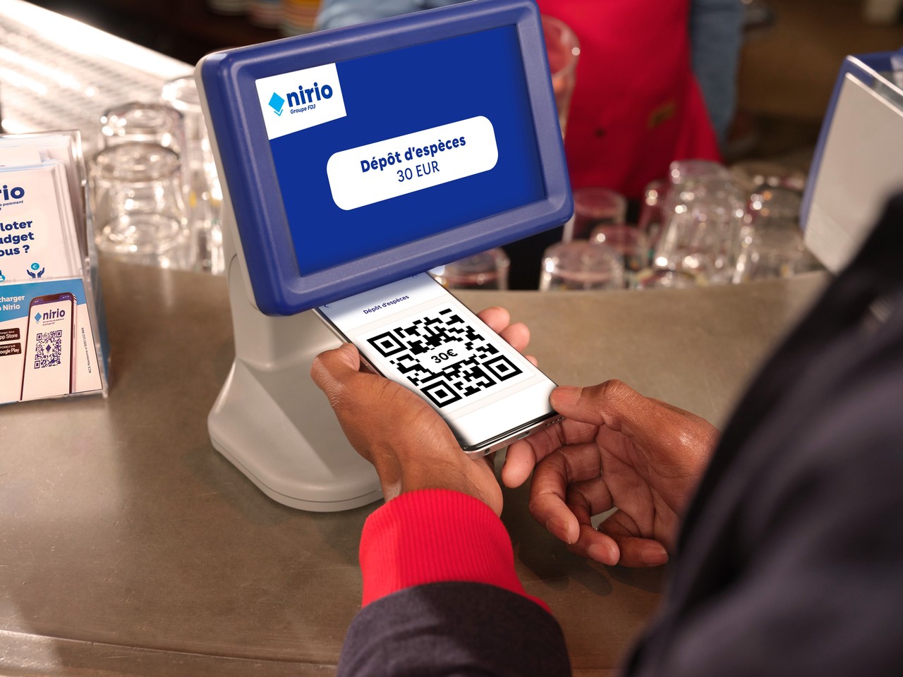 Utilisateur Nirio effectuant un dépôt d'espèces